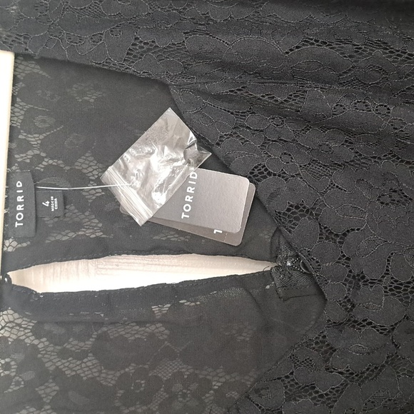 NWT TORRID LACE LONG SLEEVE PEPLUM BLOUSE. - Picture 7 of 8